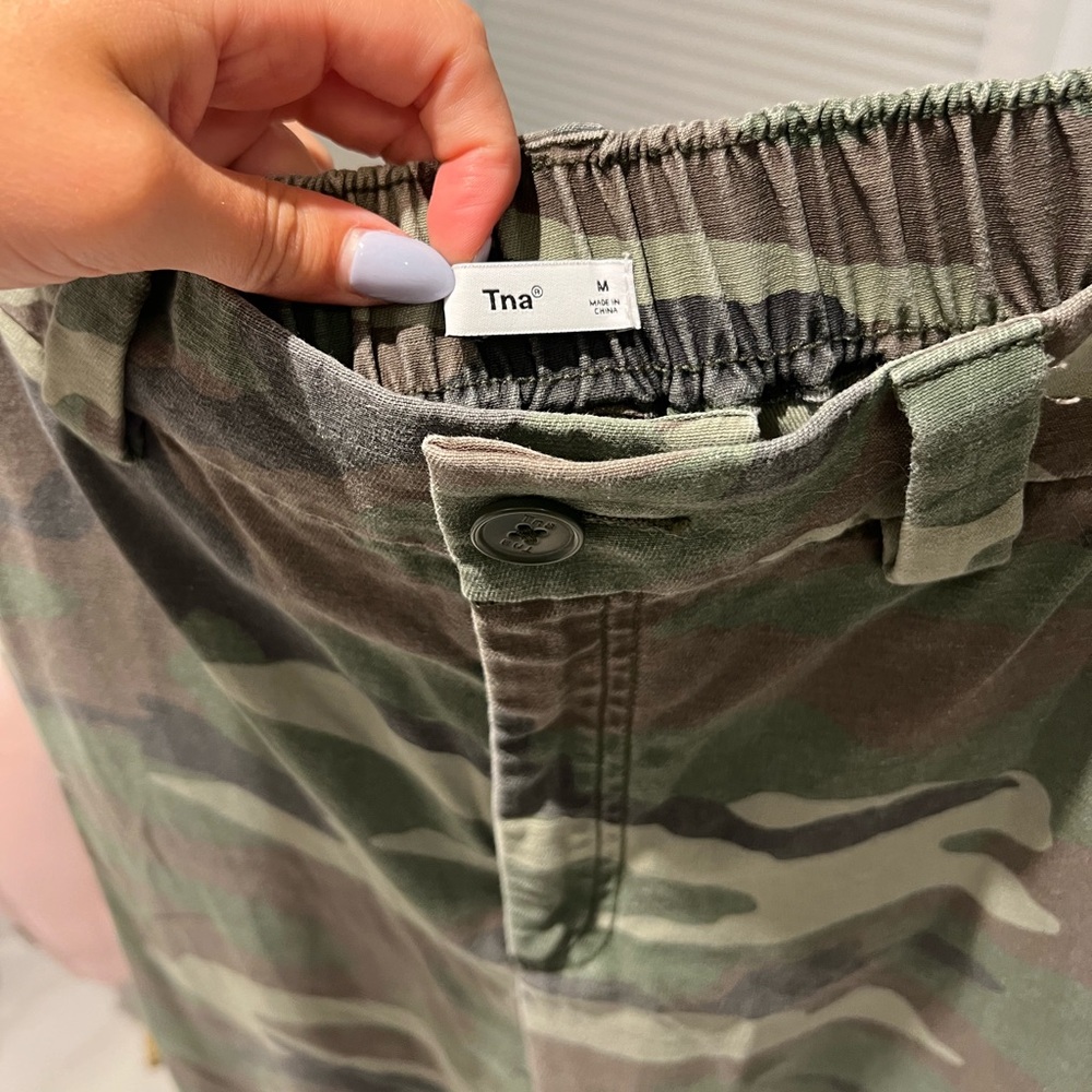 Aritzia TNA brand camo pants Size M high rise